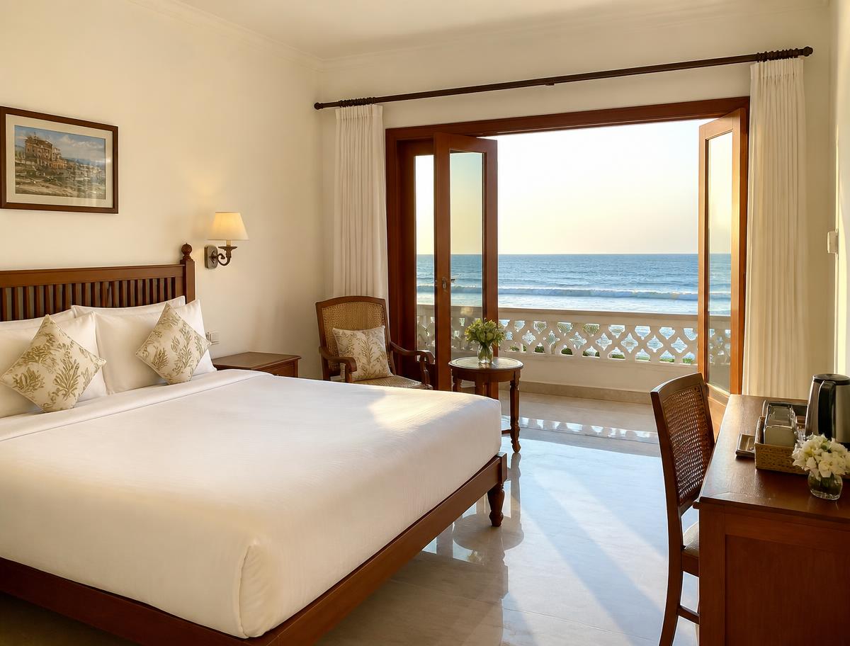 Sea-view room with balcony at Harin Guest House